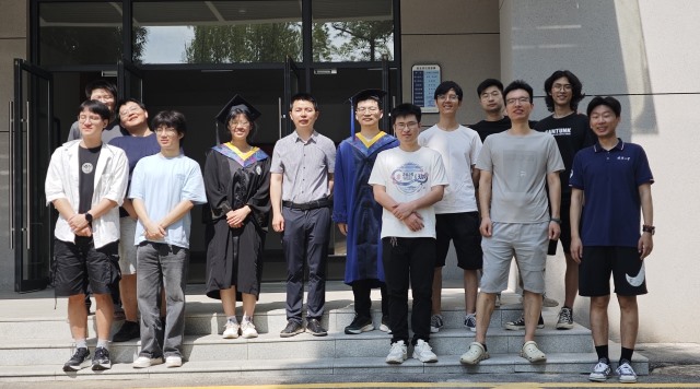 2025夏力学楼前